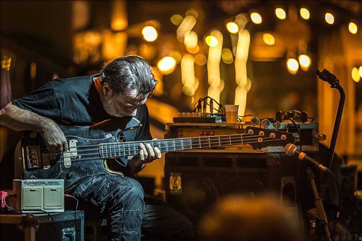 Gianni Maroccolo live a Brescia: ripartire al centro del palco Gianni Maroccolo