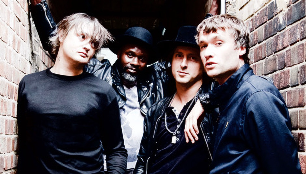 The Libertines, tenetevi il bello e lasciateci divertire Schermata 2022 11 15 alle 08.11.41