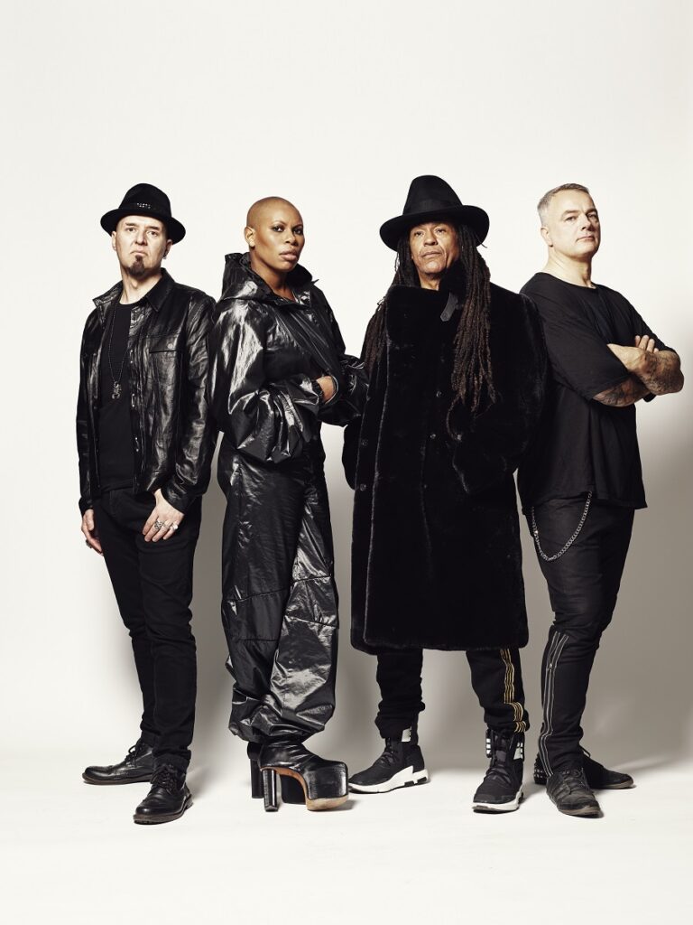 Skunk Anansie, fare politica a colpi di rock'n'roll skunk anansie 25 anni festeggiati con 25 brani live