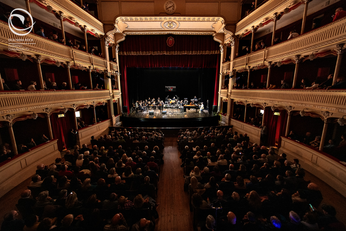01 Tullio De Piscopo Toni Esposito e Orchestra da camera di Latina Unorchestra per Pino Daniele Sulmona AQ 20240303